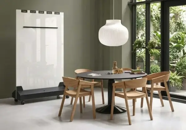 PAD verrijdbaar whiteboard en prikbord met opbergruimte