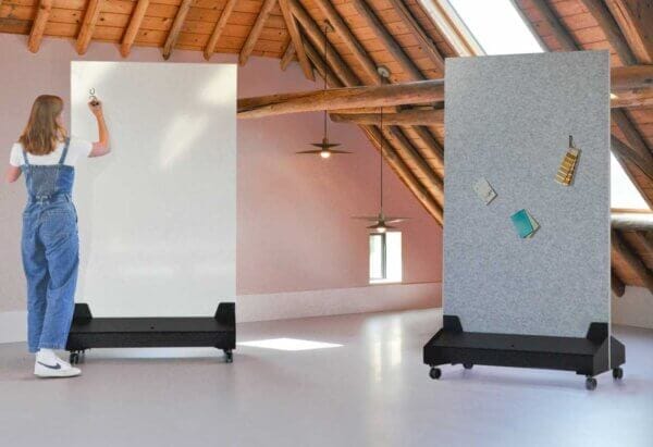 Agileboard PAD een stijlvol verrijdbaar whiteboard en prikbord